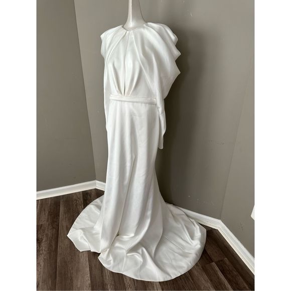 Elegant Cream Maxi Dress - Picture 4 of 8